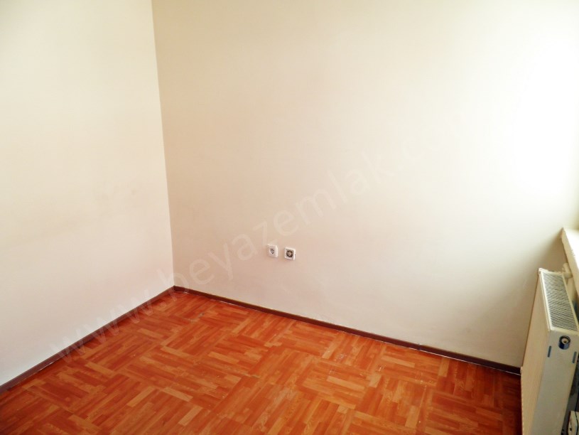 BEYAZ GAYRİMENKULDEN GÜZELKENTTE ARA KAT KOMBİLİ 3+1 DAİRE