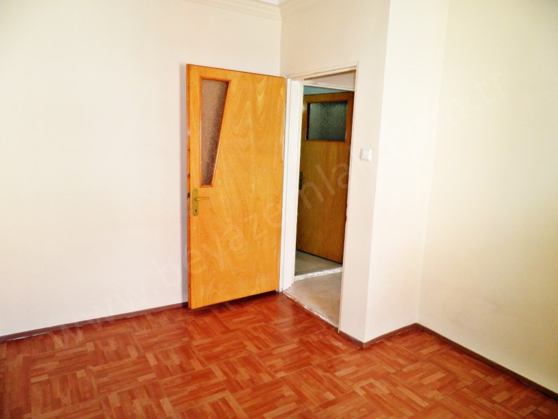 BEYAZ GAYRİMENKULDEN GÜZELKENTTE ARA KAT KOMBİLİ 3+1 DAİRE