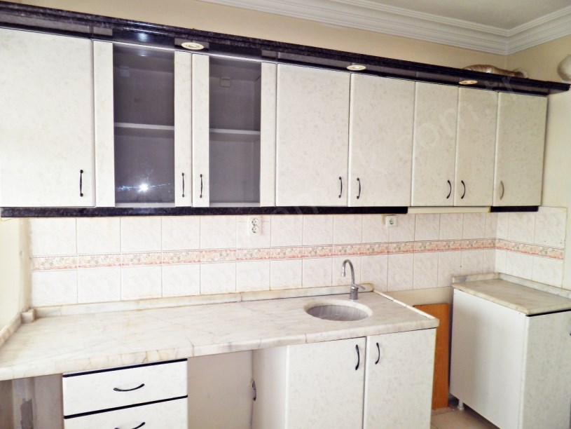BEYAZ GAYRİMENKULDEN GÜZELKENTTE ARA KAT KOMBİLİ 3+1 DAİRE