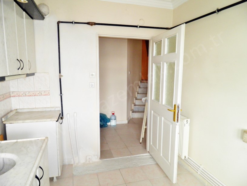 BEYAZ GAYRİMENKULDEN GÜZELKENTTE ARA KAT KOMBİLİ 3+1 DAİRE