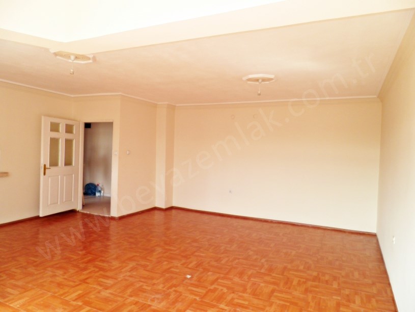 BEYAZ GAYRİMENKULDEN GÜZELKENTTE ARA KAT KOMBİLİ 3+1 DAİRE