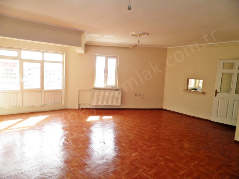 BEYAZ GAYRİMENKULDEN GÜZELKENTTE ARA KAT KOMBİLİ 3+1 DAİRE
