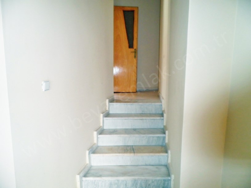 BEYAZ GAYRİMENKULDEN GÜZELKENTTE ARA KAT KOMBİLİ 3+1 DAİRE