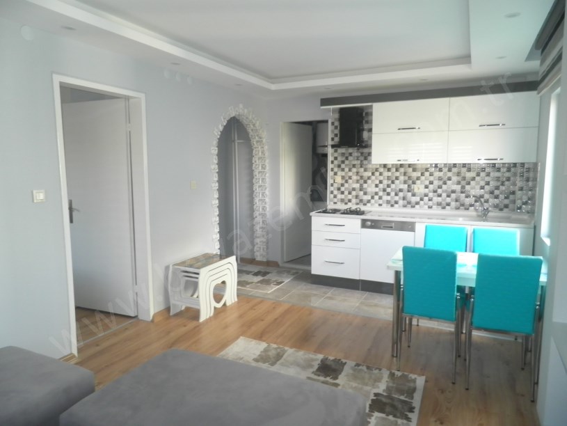 BEYAZ GAYRİMENKULDEN 2.ETAP METRO KARŞISI EŞYALI 1+1 KİRALIK