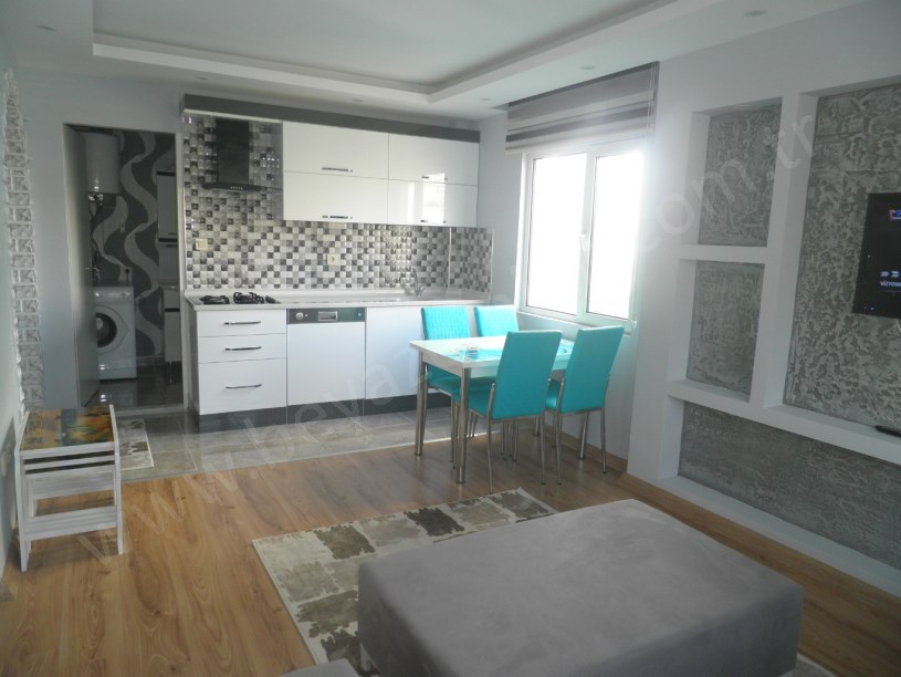 BEYAZ GAYRİMENKULDEN 2.ETAP METRO KARŞISI EŞYALI 1+1 KİRALIK