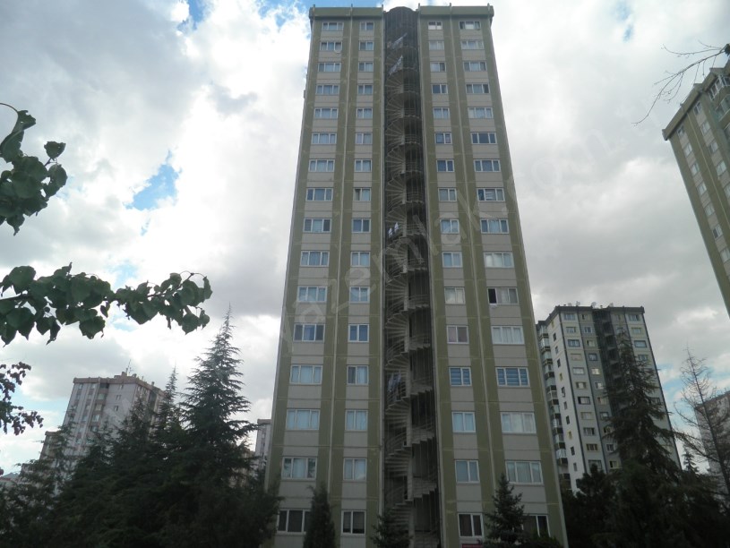 BEYAZ GAYRİMENKULDEN 2.ETAP METRO KARŞISI EŞYALI 1+1 KİRALIK