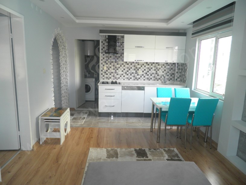 BEYAZ GAYRİMENKULDEN 2.ETAP METRO KARŞISI EŞYALI 1+1 KİRALIK