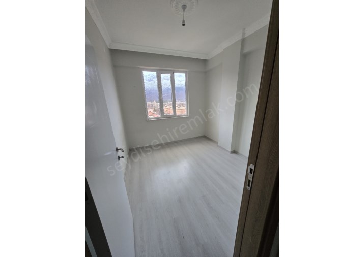 MESLEK LİSESİ KARŞISI KİRALIK DAİRE