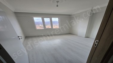 MESLEK LİSESİ KARŞISI KİRALIK DAİRE