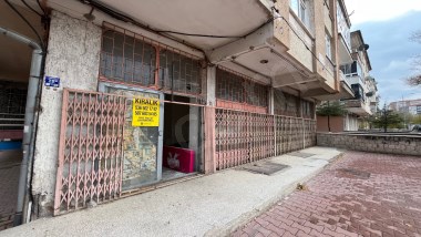 VİAL SAHABİYEDE 30 M2 DEPOLU DÜKKAN