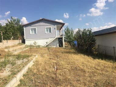 içinde ev olan 500m tek tapulu bahçe