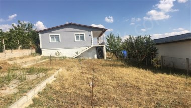 içinde ev olan 500m tek tapulu bahçe