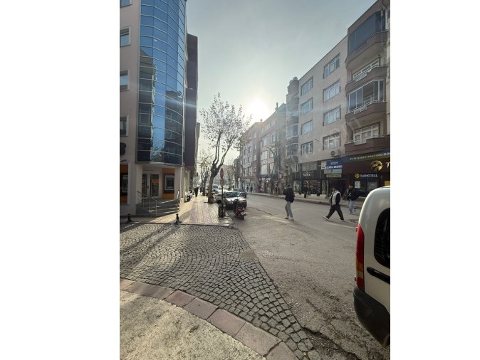 Cumhuriyet Cad. Vakıfbank Karşısı Ofis ve Daire 