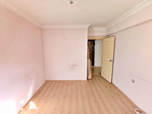 Kaletepe Mah. Yenimahalle Satılık Daire |  3+1 Oda | 160M2 5.150.000Tl  Krediye Uygun  | 4. Kat | Kombi | 1 Banyo | 1 Yatak Odası Resim-4