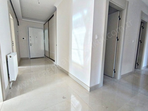 Kayalar Mah. Yenimahalle Satılık Daire |  3+1 Oda | 160M2 8.350.000Tl  Krediye Uygun  | 10. Kat | Merkezi Isınma | 2 Banyo | 1 Yatak Odası Resim-3