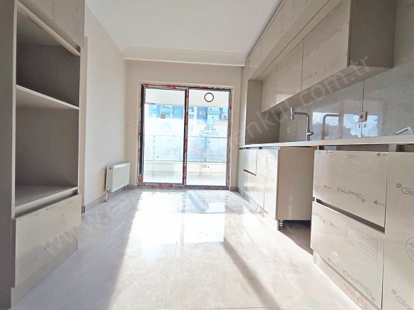 Kayalar Mah. Yenimahalle Satılık Daire |  3+1 Oda | 160M2 7.500.000Tl  Krediye Uygun  | 3. Kat | Merkezi Isınma | 2 Banyo | 1 Yatak Odası Resim-4