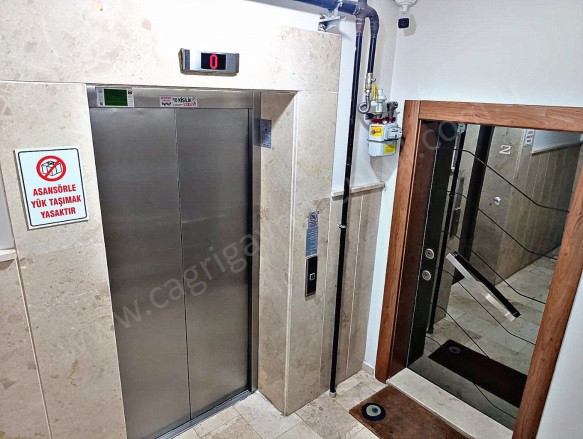 Çarşı Yenimahalle Satılık Daire |  2+1 Oda | 80M2 5.790.000Tl  Krediye Uygun  | 2. Kat | Kombi | 1 Banyo | 1 Yatak Odası Resim-4