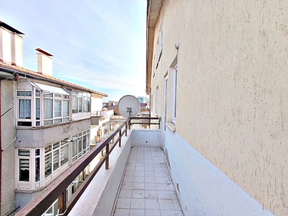 Ragıp Tüzün Mah. Yenimahalle Satılık Daire |  5+1 Oda | 265M2 6.350.000Tl  Krediye Uygun  | 3. Kat | Kombi | 1 Banyo | 1 Yatak Odası Resim-2