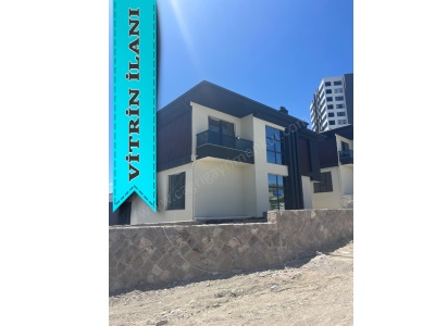 Çağrıdan Yeni Bağlıca Da Mükemmel Konumda 3 Katlı 5+2 255 M2 Net Kullanım Alanı Full Yapılı Satılık Villa Etimesgut