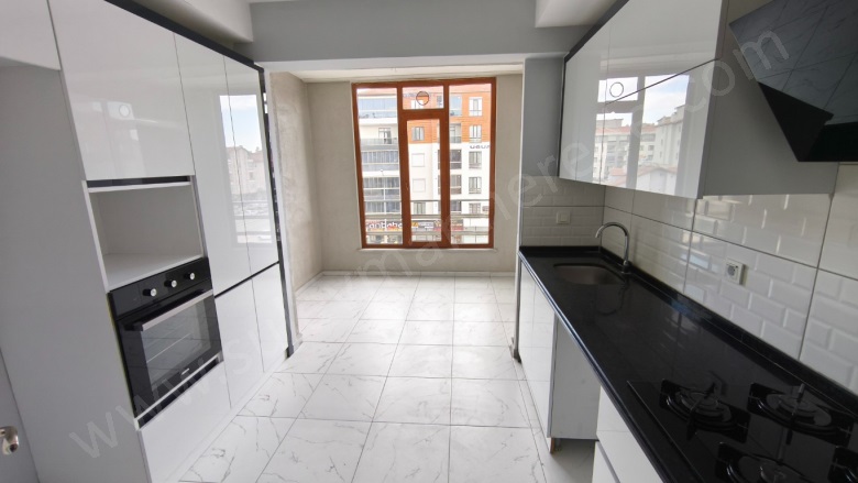 - Karatay Satılık Daire |  3+1 Oda | 145M2 4.150.000Tl | 3. Kat | Kombi | 2 Banyo Resim-4