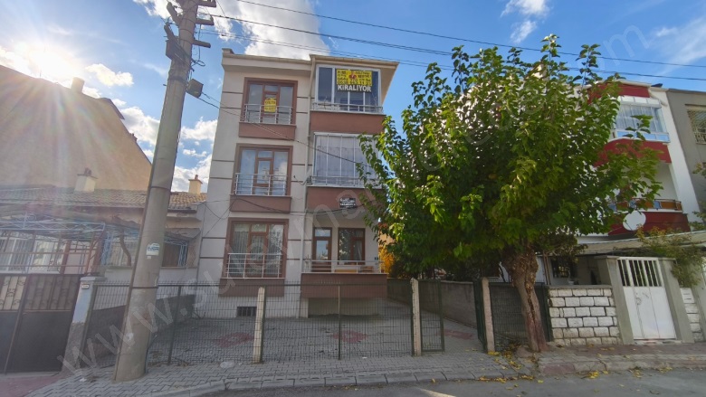 - Selçuklu Kiralık Daire |  3+1 Oda | 145M2 Aylık 23.000Tl | 2. Kat | Kombi | 1 Banyo Resim-1