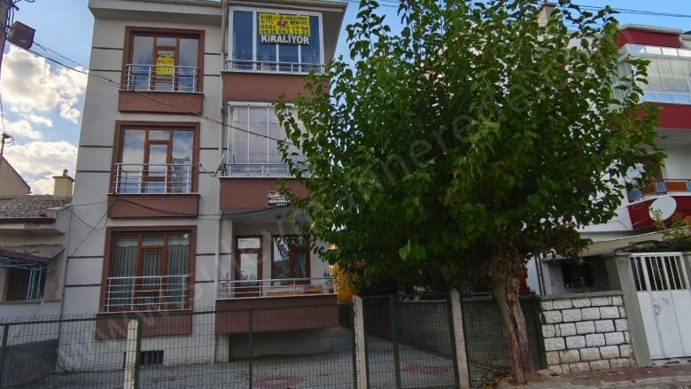 - Selçuklu Kiralık Daire |  3+1 Oda | 145M2 Aylık 23.000Tl | 2. Kat | Kombi | 1 Banyo Resim-2