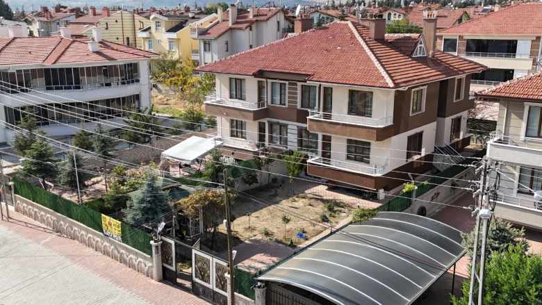 S? Rumi Merkeze Yakın Huzurlu Sakin Ortamdaki Yı Satıyor 7+1 Satılık Villa Selçuklu