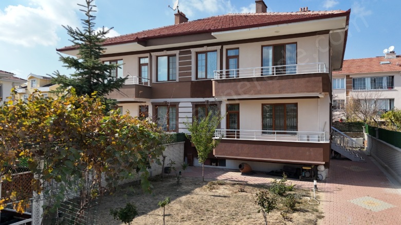 - Selçuklu Satılık Villa |  7+1 Oda | 355M2 13.250.000Tl  Krediye Uygun  | Villa | Yerden Isıtma | 3 Banyo Resim-3