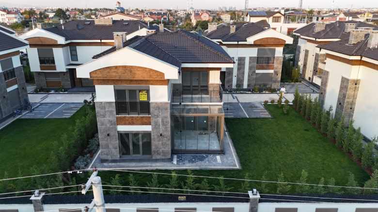 Süleyman Nerede Rumi Gayrimenkul Lalebahçe Mahallesinde Lavinde Lüx Satıyor​ 4+1 Satılık Villa Meram
