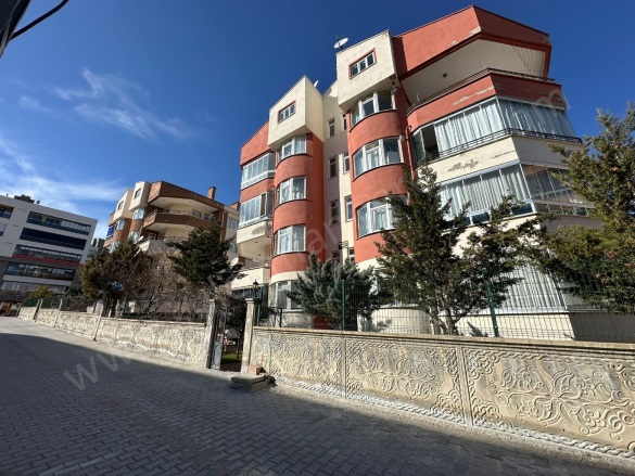 Merkez Konya Satılık Daire |  3+1 Oda | 155M2 3.525.000Tl  Krediye Uygun  | 3. Kat | Kombi | 1 Banyo | 1 Yatak Odası Resim-1