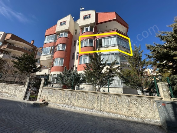 Merkez Konya Satılık Daire |  3+1 Oda | 155M2 3.525.000Tl  Krediye Uygun  | 3. Kat | Kombi | 1 Banyo | 1 Yatak Odası Resim-2