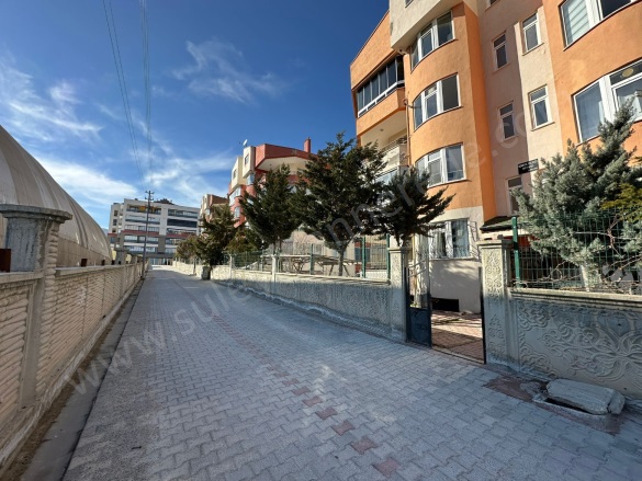 Merkez Konya Satılık Daire |  3+1 Oda | 155M2 3.525.000Tl  Krediye Uygun  | 3. Kat | Kombi | 1 Banyo | 1 Yatak Odası Resim-3