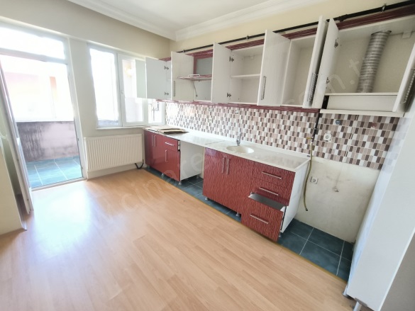 Şükrüpaşa Yakutiye Satılık Daire |  3+1 Oda | 175M2 3.250.000Tl  Krediye Uygun  | 4. Kat | Kombi | 2 Banyo Resim-2