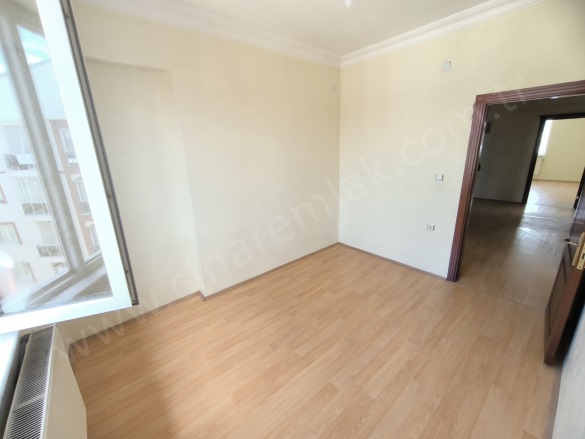 Şükrüpaşa Yakutiye Satılık Daire |  3+1 Oda | 175M2 3.250.000Tl  Krediye Uygun  | 4. Kat | Kombi | 2 Banyo Resim-3