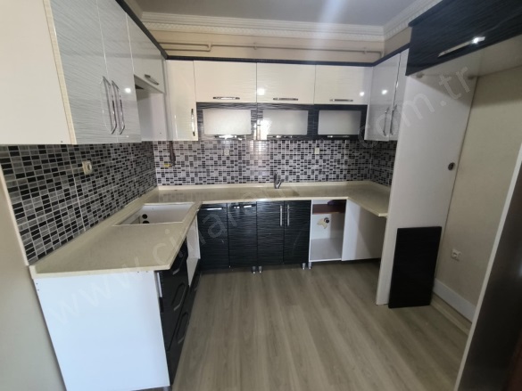 Bosna Caddesi Yakutiye Kiralık Daire |  3+1 Oda | 170M2 Aylık 20.000Tl | 2. Kat | Merkezi Isınma | 2 Banyo Resim-1
