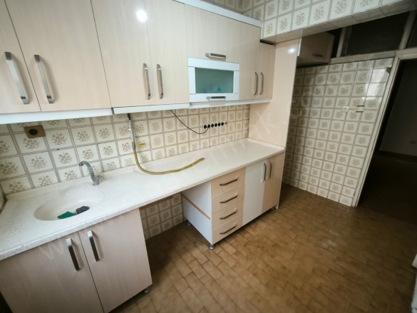 Çaykara Yakutiye Kiralık Daire |  3+1 Oda | 135M2 Aylık 9.000Tl | 4. Kat | Kombi | 1 Banyo Resim-1