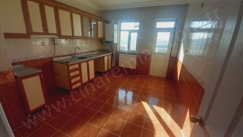 Abdurrahman Gazi Palandöken Kiralık Daire |  3+1 Oda | 165M2 Aylık 15.000Tl | 4. Kat | Kombi | 1 Banyo Resim-2