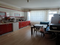 Yakutiye Rabia Ana Satılık Daire 4+1 210 M2 | 5. Kat | Kombi | 2 Banyo