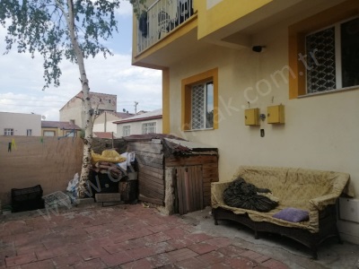 Yenişehirde Satılık Bina 3 Katlı Ve 194 M² Arsa Çınardan İlan No: 4186 2+1 Palandöken