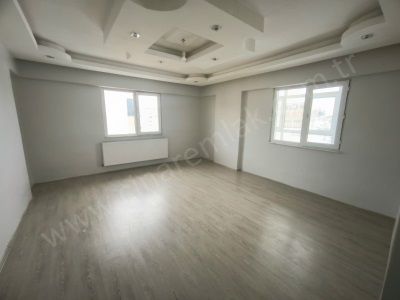 Kayakyolunda Kiralık Daire Yeni Bina 3+1 Asansörlü Ara Kat Çınardan İlan No:5289 Palandöken