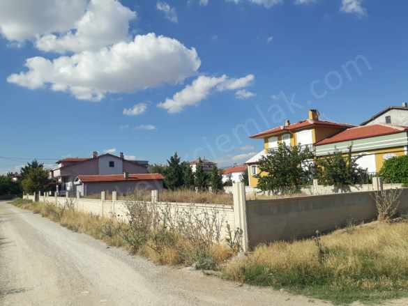 Selçuklu Mahallesi Dilek Caddesinde 3+1 Satılık Müstakil Ev Bolvadin