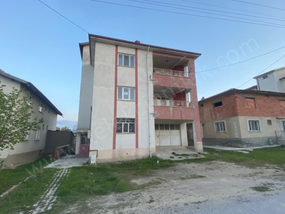 Merkez Bolvadin Satılık Müstakil Ev |  3+1 Oda | 145M2 8.000.000Tl  Krediye Uygun  | Komple Bina | Kombi | 1 Banyo | 1 Yatak Odası Resim-2