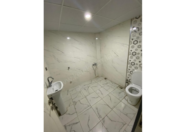 Merkez Bolvadin Kiralık Ofis / Büro |  1+1 Oda | 40M2 Aylık 13.000Tl  Krediye Uygun  | 3. Kat | Kombi | 1 Banyo Resim-5