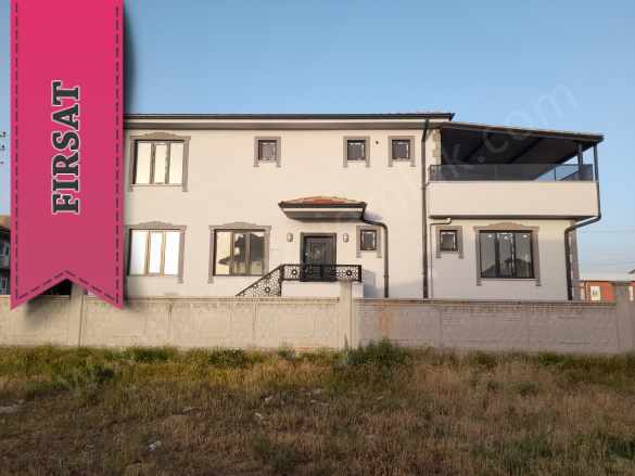 Selçuklu Mahallesi Vişne Sokakta Lüks Villa 4+1 Satılık Müstakil Ev Bolvadin