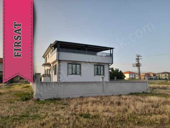 Selçuklu Mahallesi Vişne Sokakta Lüks Villa 4+1 Satılık Müstakil Ev Bolvadin