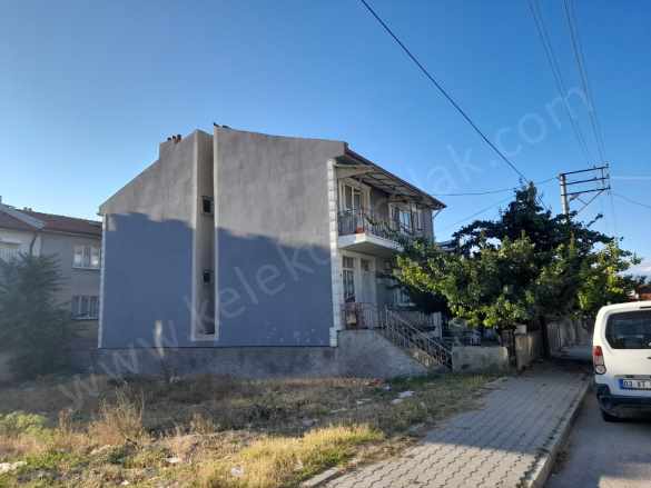 Bağlarbaşı Fatih Sultan Mehmet Sokakta 2 Katlı Bina 3+1 Satılık Müstakil Ev Bolvadin