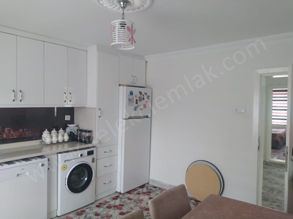 Merkez Bolvadin Satılık Müstakil Ev |  2+1 Oda | 100M2 2.500.000Tl | Komple Bina | Kombi | 1 Banyo | 1 Yatak Odası Resim-4