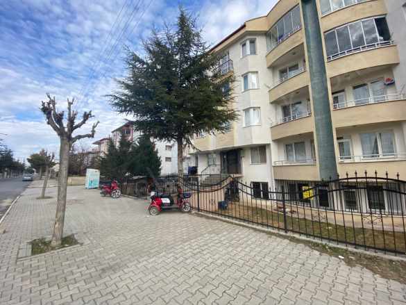 istasyon Caddesinde Satılık Daire Veya Kiralık 3+1 Bolvadin
