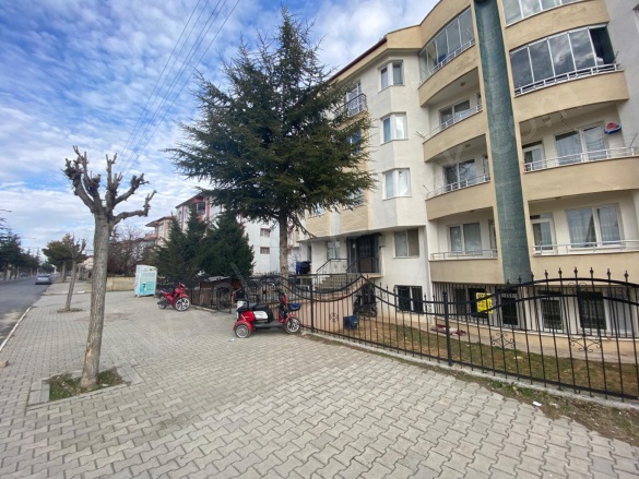 Merkez Bolvadin Kiralık Daire |  3+1 Oda | 120M2 Aylık 10.000Tl  Krediye Uygun  | Bahçe Katı | Kombi | 1 Banyo | 1 Yatak Odası Resim-2