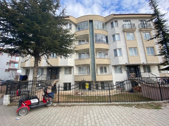 Merkez Bolvadin Kiralık Daire |  3+1 Oda | 120M2 Aylık 10.000Tl  Krediye Uygun  | Bahçe Katı | Kombi | 1 Banyo | 1 Yatak Odası Resim-4